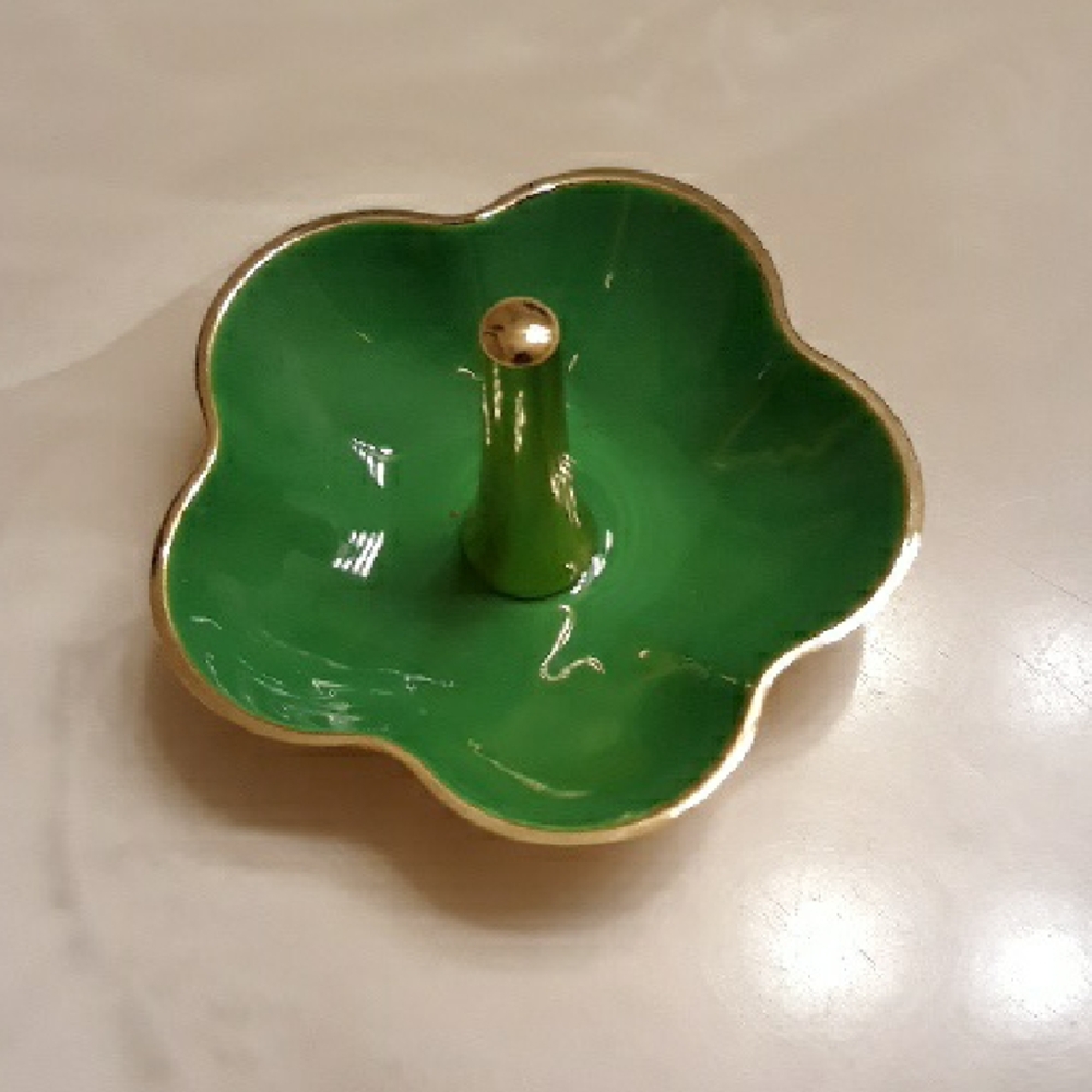 Green and Gold Flower-Shaped Ring Holder